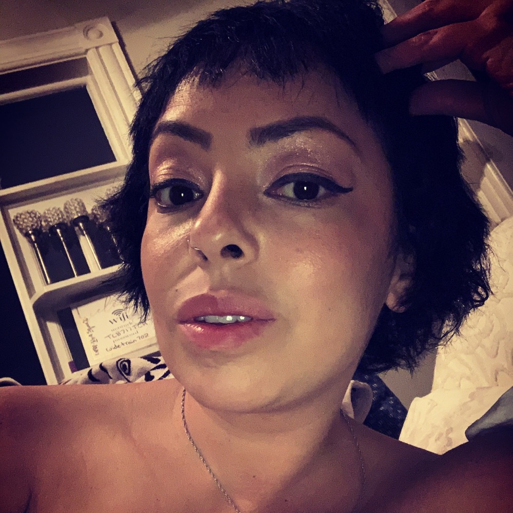 Meet your Posher, Crystal